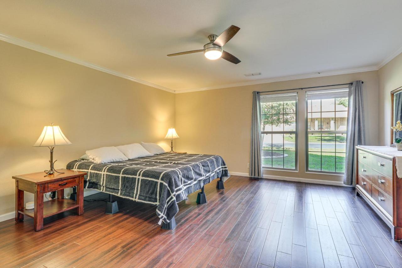 Texas Retreat With Patio, Fireplace And Fenced-In Yard Austin Zewnętrze zdjęcie