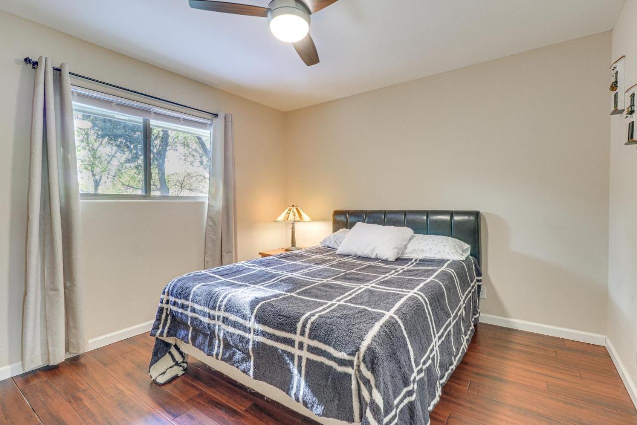 Texas Retreat With Patio, Fireplace And Fenced-In Yard Austin Zewnętrze zdjęcie